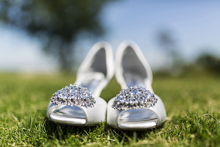 bride's shoes, cedar point country club weddings, suffolk virginia weddings, dragon studio, dragon photo studio