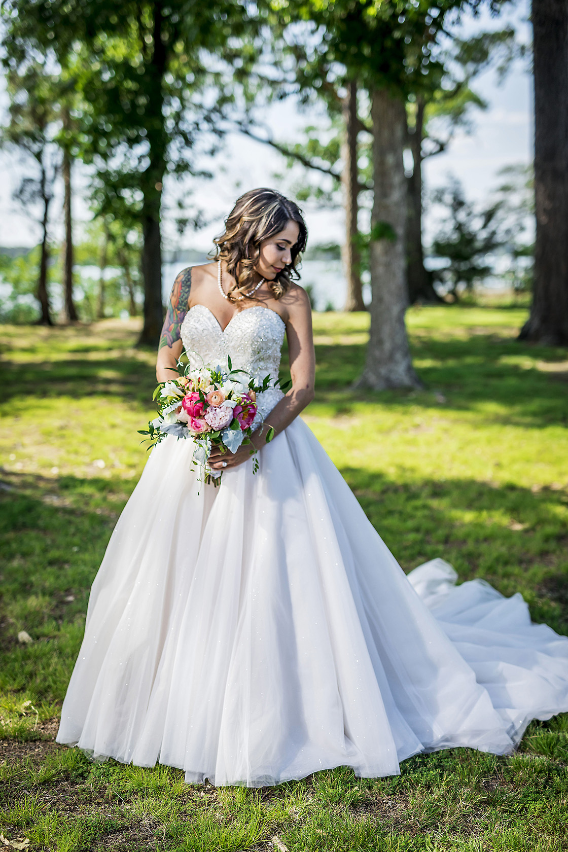 dragon studio, dragon photo studio, mike dragon, virginia beach wedding photographer, wedding photographer, backyard wedding, summer wedding, wedding inspiration